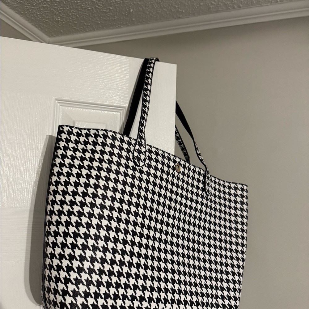 Stylish Black and White Houndstooth Tote Bag